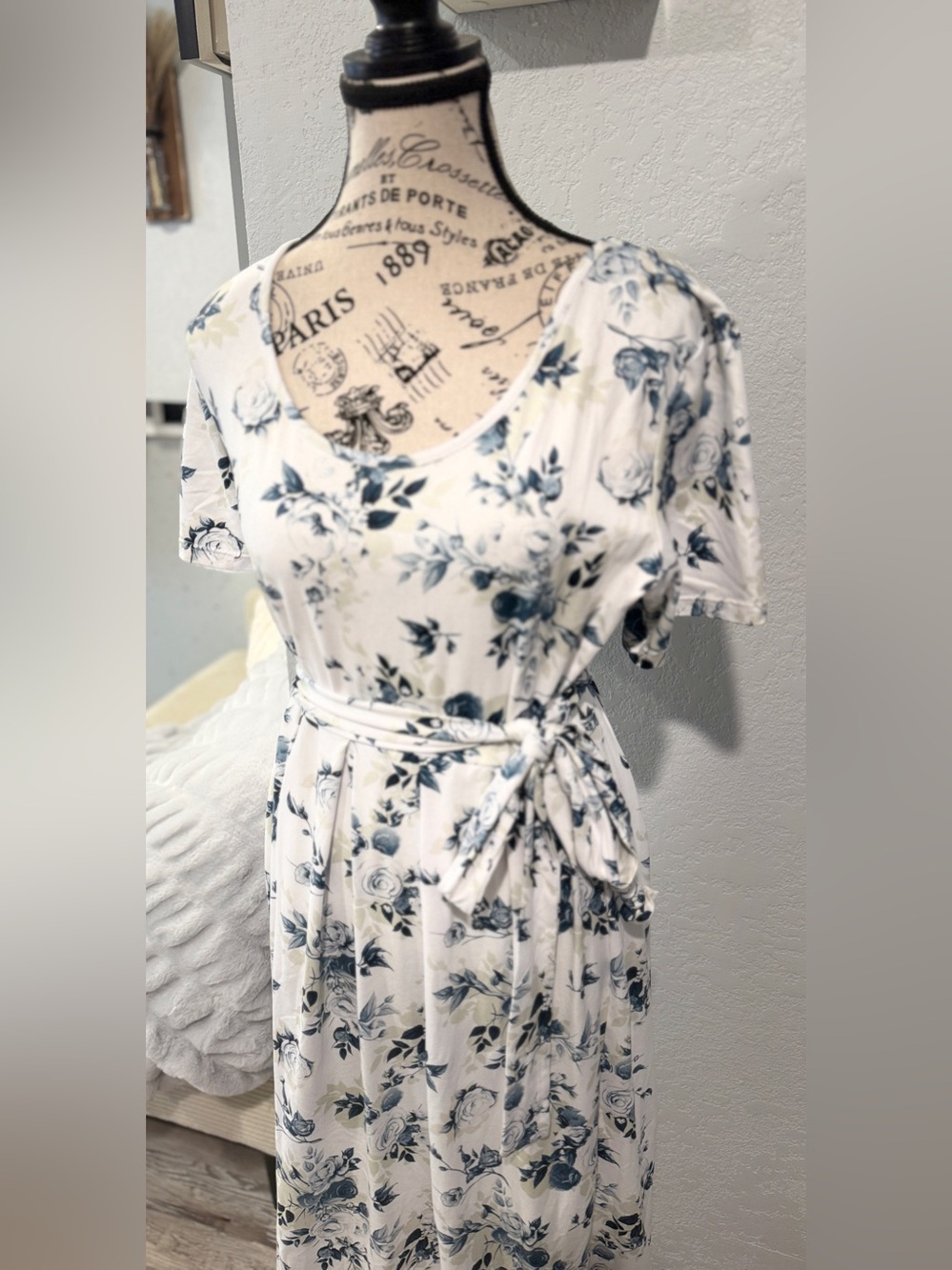 Amazon Maternity Dress Medium M White Blue Floral Tie Waist Baby Shower Midi - Picture 3 of 7